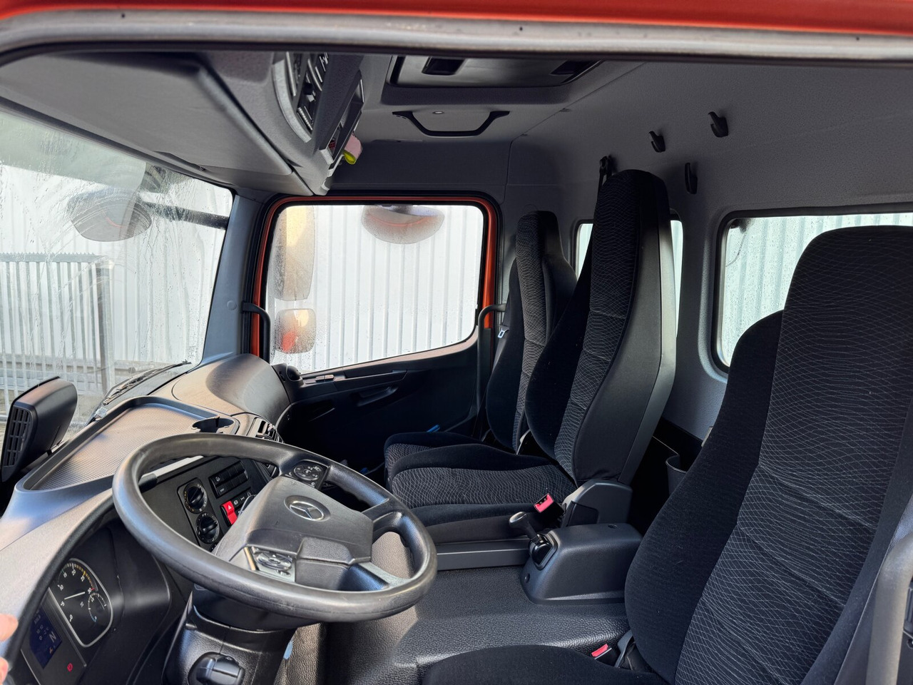 Mercedes-Benz Atego 824 L 4x2 Atego 824 L 4x2, Motorabtrieb, City-Abroller - Abrollkipper: das Bild 4 Mercedes-Benz Atego 824 L 4x2 Atego 824 L 4x2, Motorabtrieb, City-Abroller - Abrollkipper: das Bild 4
