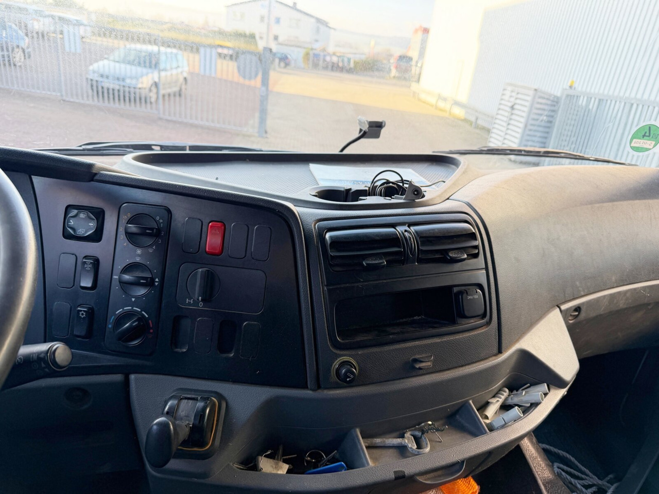 Mercedes-Benz Axor 1829 L 4x2 Axor 1829 L 4x2, 6-Sitzer - Pritsche LKW: das Bild 4 Mercedes-Benz Axor 1829 L 4x2 Axor 1829 L 4x2, 6-Sitzer - Pritsche LKW: das Bild 4