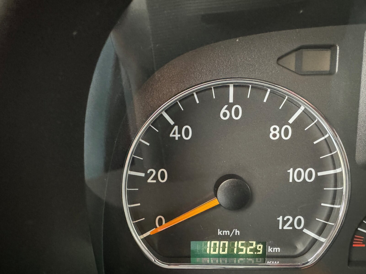 Mercedes-Benz Axor 1833 L 4x2 Axor 1833 L 4x2, Getränkekoffer - Koffer LKW: das Bild 4 Mercedes-Benz Axor 1833 L 4x2 Axor 1833 L 4x2, Getränkekoffer - Koffer LKW: das Bild 4