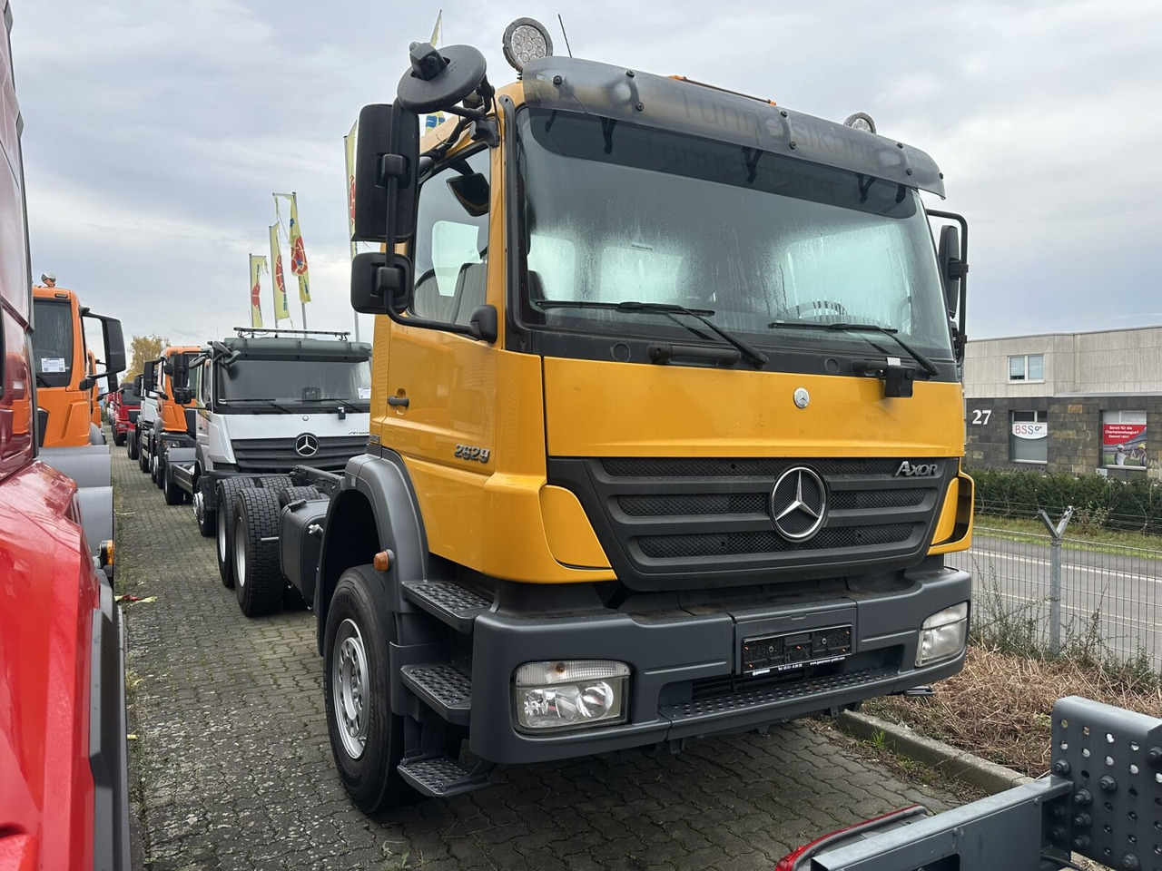 Mercedes-Benz Axor 2629 K 6x4 Axor 2629 K 6x4, PTO, Steel, Manual, 6-Zylinder - Fahrgestell LKW: das Bild 1 Mercedes-Benz Axor 2629 K 6x4 Axor 2629 K 6x4, PTO, Steel, Manual, 6-Zylinder - Fahrgestell LKW: das Bild 1