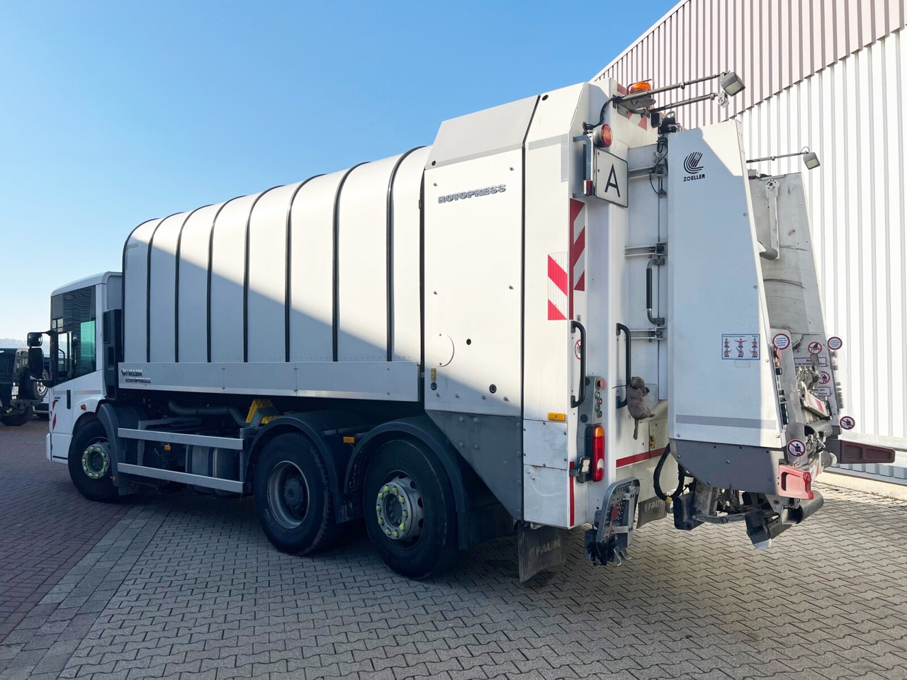 Mercedes-Benz Econic 2635 LL 6x2/4 NLA Econic 2635 LL 6x2/4 NLA, Lenkachse, FAUN Rotopress 521L, Zöller-Schüttung - Fahrgestell LKW: das Bild 2 Mercedes-Benz Econic 2635 LL 6x2/4 NLA Econic 2635 LL 6x2/4 NLA, Lenkachse, FAUN Rotopress 521L, Zöller-Schüttung - Fahrgestell LKW: das Bild 2