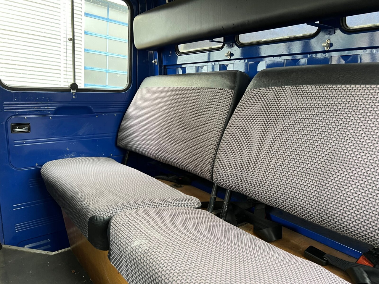 Mercedes-Benz L 407 D 4x2 Doka L 407 D 4x2 Doka, Ex-THW - Plane LKW: das Bild 4 Mercedes-Benz L 407 D 4x2 Doka L 407 D 4x2 Doka, Ex-THW - Plane LKW: das Bild 4