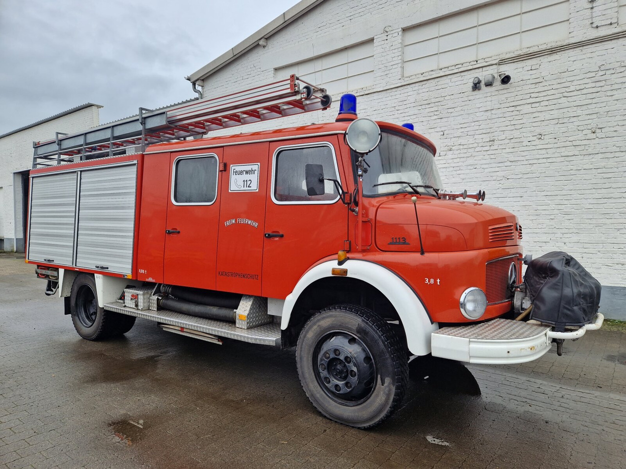 Mercedes-Benz LAF 1113 B 4x4 Doka LAF 1113 B 4x4 Doka, LF 16 TS - Krankenwagen: das Bild 1 Mercedes-Benz LAF 1113 B 4x4 Doka LAF 1113 B 4x4 Doka, LF 16 TS - Krankenwagen: das Bild 1
