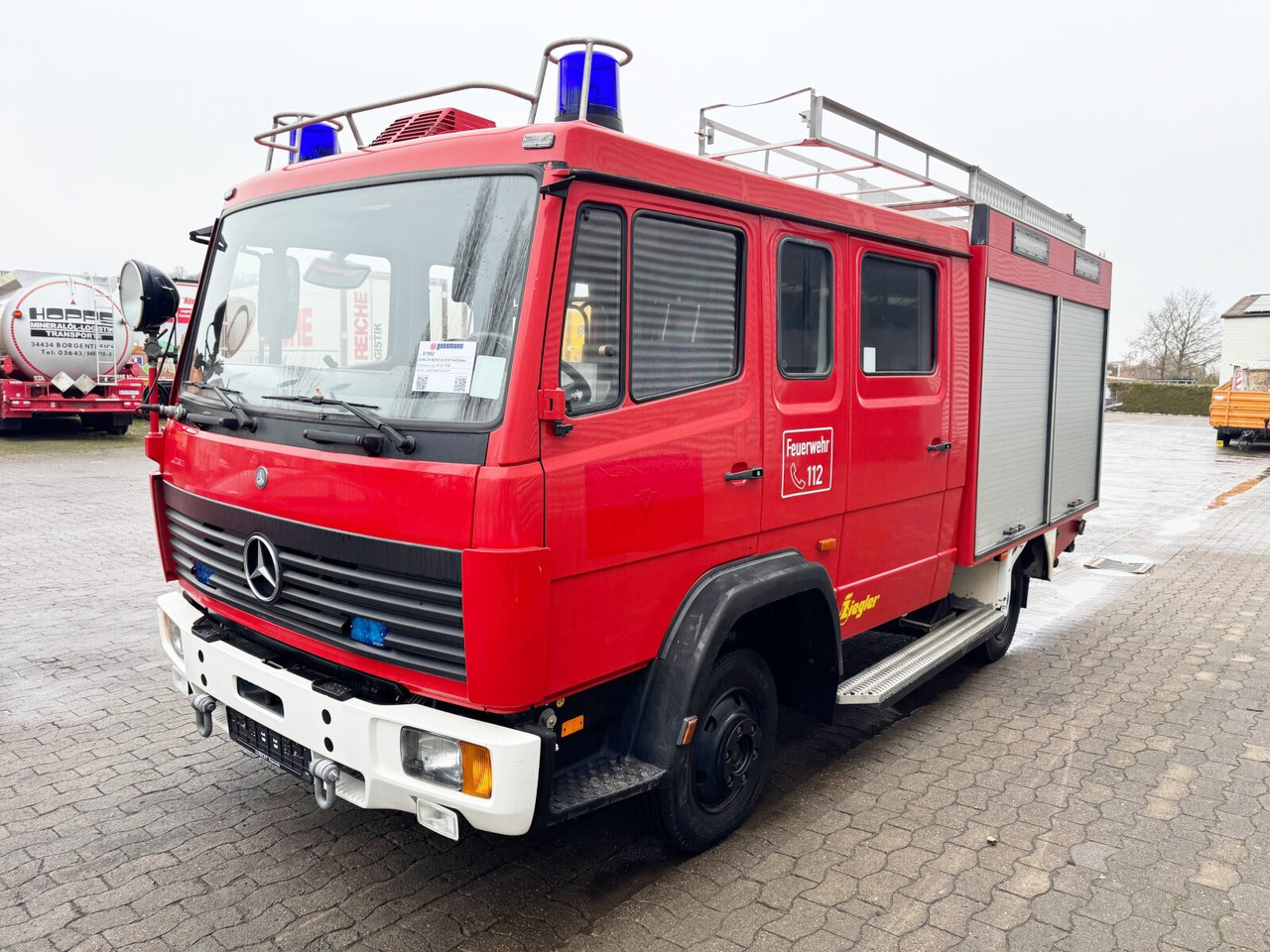 Mercedes-Benz LK 814 F 4x2 Doka LK 814 F 4x2 Doka, Löschfahrzeug LF8/6 - Krankenwagen: das Bild 1 Mercedes-Benz LK 814 F 4x2 Doka LK 814 F 4x2 Doka, Löschfahrzeug LF8/6 - Krankenwagen: das Bild 1