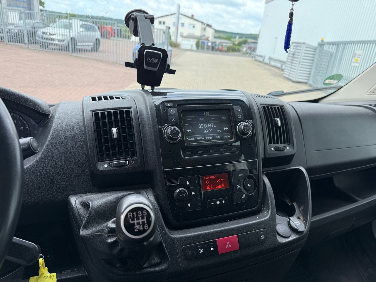 Peugeot Boxer 4x2 Doka Boxer 4x2 Doka - Pritsche Transporter, Transporter mit Doppelkabine: das Bild 3 Peugeot Boxer 4x2 Doka Boxer 4x2 Doka - Pritsche Transporter, Transporter mit Doppelkabine: das Bild 3