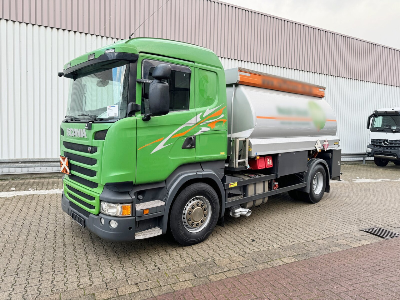 R450 4x2 R450 4x2, Retarder, ADR, Rohr Tank, ca. 14400l - Tankwagen: das Bild 1 R450 4x2 R450 4x2, Retarder, ADR, Rohr Tank, ca. 14400l - Tankwagen: das Bild 1
