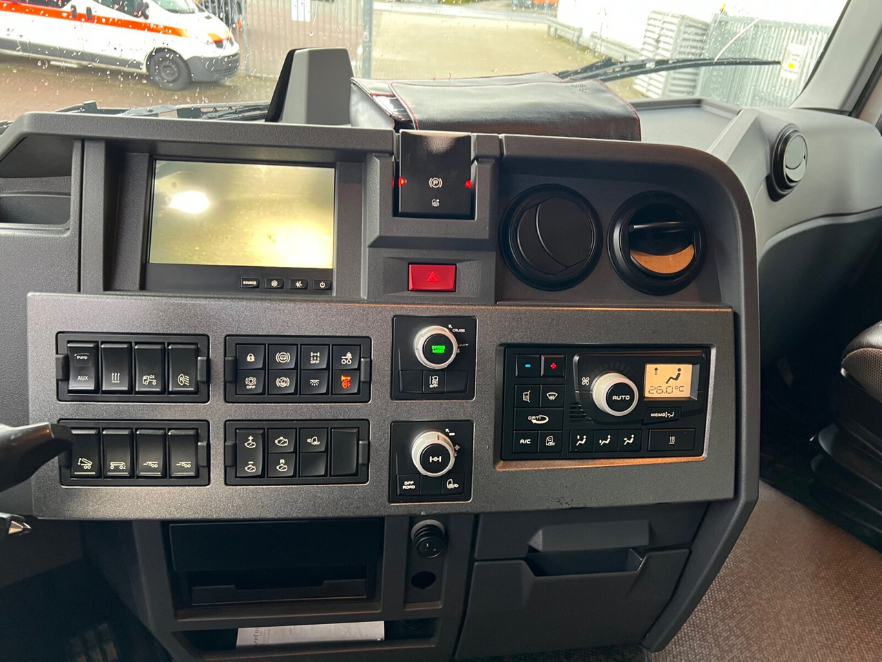 Renault C 520 6x4 C 520 6x4, Retarder, Nebenantrieb - Fahrgestell LKW: das Bild 5 Renault C 520 6x4 C 520 6x4, Retarder, Nebenantrieb - Fahrgestell LKW: das Bild 5