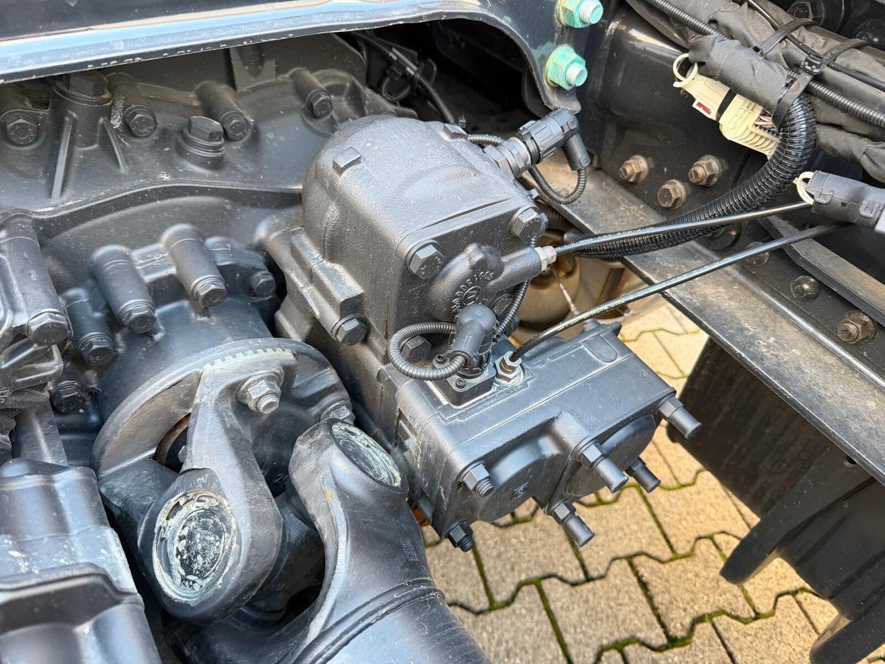 MAN TGS 33.520 6x4 BL SA TGS 33.520 6x4 BL SA, Retarder, LED, Nebenantrieb - Sattelzugmaschine: das Bild 2 MAN TGS 33.520 6x4 BL SA TGS 33.520 6x4 BL SA, Retarder, LED, Nebenantrieb - Sattelzugmaschine: das Bild 2