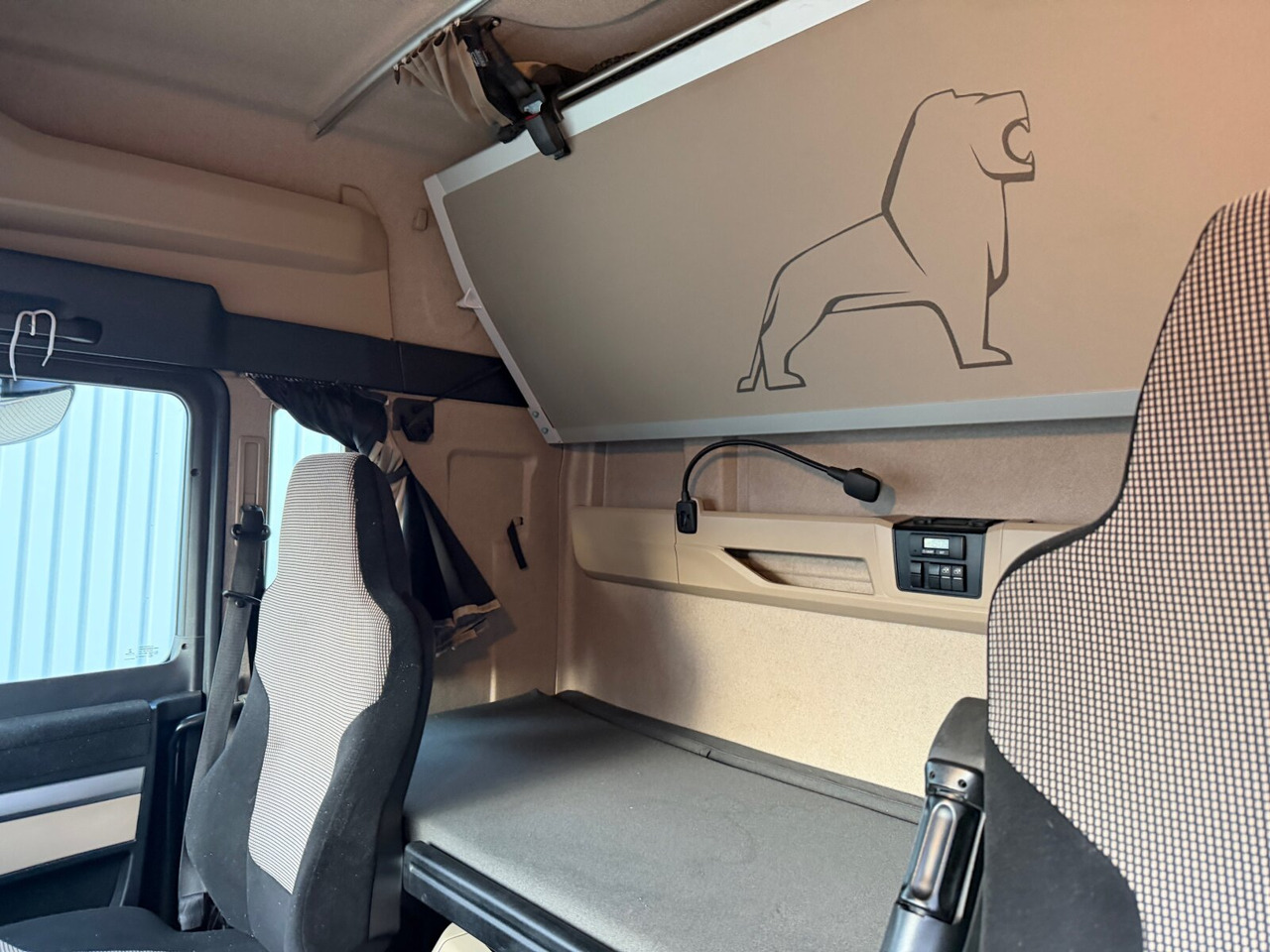 MAN TGX 33.580 6x4 BB TGX 33.580 6x4 BB, Retarder, zZGG 150.000kg - Sattelzugmaschine: das Bild 5 MAN TGX 33.580 6x4 BB TGX 33.580 6x4 BB, Retarder, zZGG 150.000kg - Sattelzugmaschine: das Bild 5