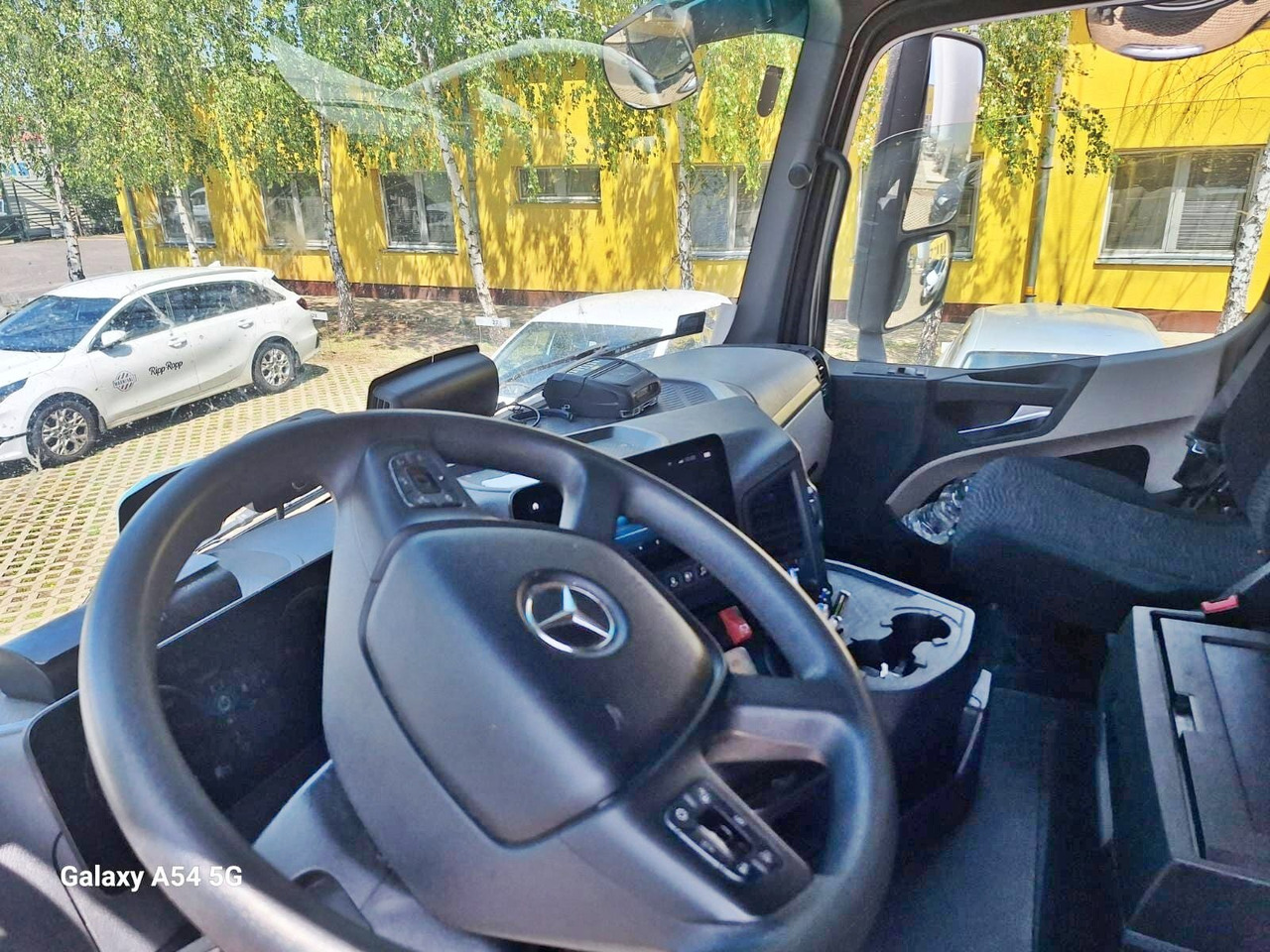 Mercedes-Benz Actros 1846 LS 4x2 Actros 1846 LS 4x2, MultimediaCockpit, StreamSpace, ADR, 3x Vorhanden! - Sattelzugmaschine: das Bild 4 Mercedes-Benz Actros 1846 LS 4x2 Actros 1846 LS 4x2, MultimediaCockpit, StreamSpace, ADR, 3x Vorhanden! - Sattelzugmaschine: das Bild 4