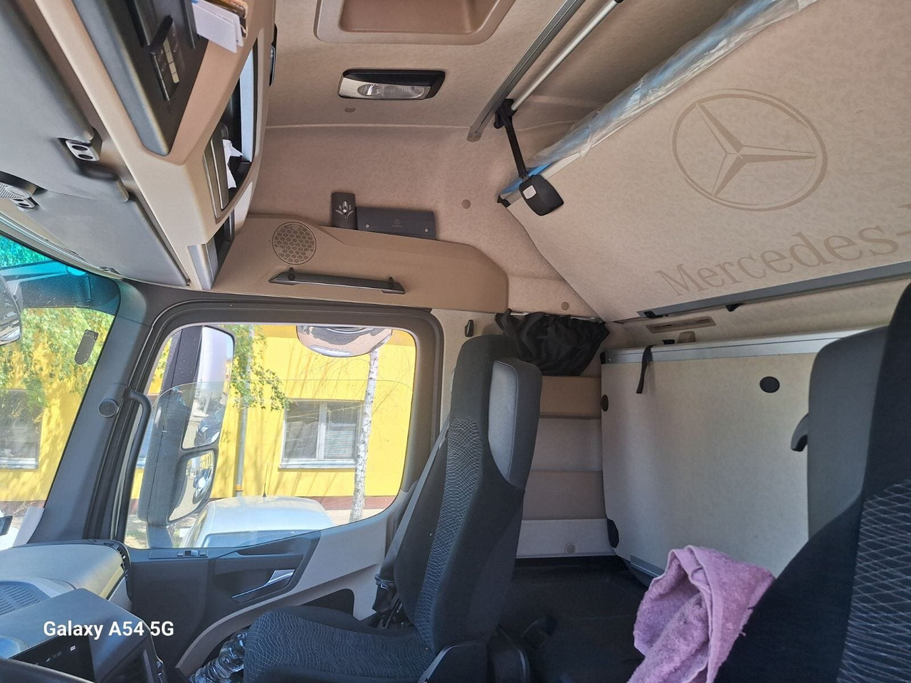 Mercedes-Benz Actros 1846 LS 4x2 Actros 1846 LS 4x2 MultimediaCockpit, StreamSpace, ADR - Sattelzugmaschine: das Bild 5 Mercedes-Benz Actros 1846 LS 4x2 Actros 1846 LS 4x2 MultimediaCockpit, StreamSpace, ADR - Sattelzugmaschine: das Bild 5