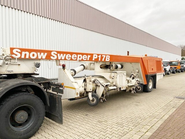 Snow Sweeper P17B Snow Sweeper P17B, V8-Motor, Kehrblasgerät, 4x Vorhanden! - Kehrsaugmaschine, LKW: das Bild 1 Snow Sweeper P17B Snow Sweeper P17B, V8-Motor, Kehrblasgerät, 4x Vorhanden! - Kehrsaugmaschine, LKW: das Bild 1