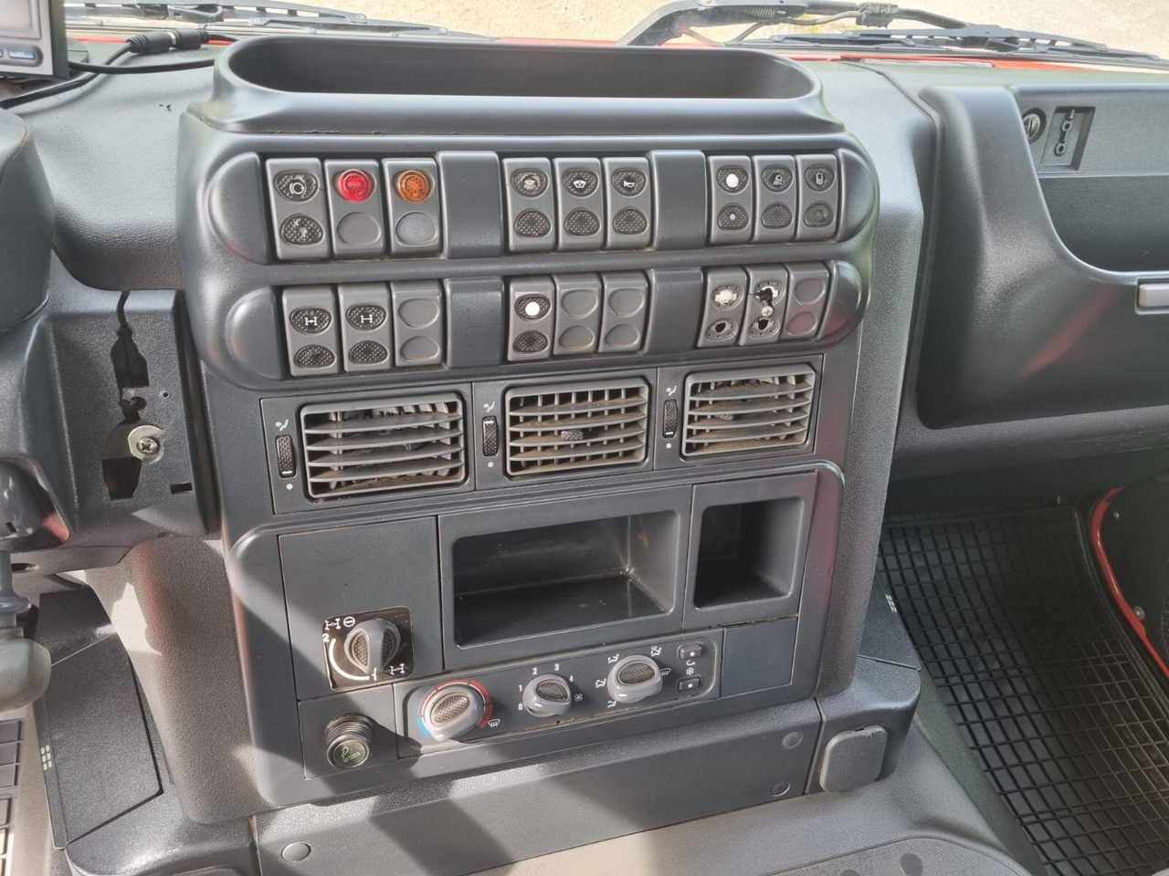 Trakker AD380T41W 6x6 Trakker AD380T41W 6x6 - Fahrgestell LKW: das Bild 5 Trakker AD380T41W 6x6 Trakker AD380T41W 6x6 - Fahrgestell LKW: das Bild 5