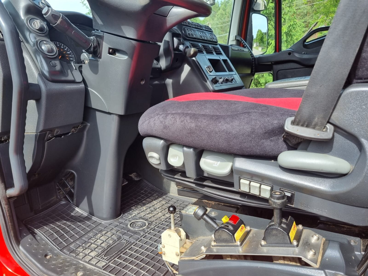 Trakker AD380T41W 6x6 Trakker AD380T41W 6x6 - Fahrgestell LKW: das Bild 3 Trakker AD380T41W 6x6 Trakker AD380T41W 6x6 - Fahrgestell LKW: das Bild 3