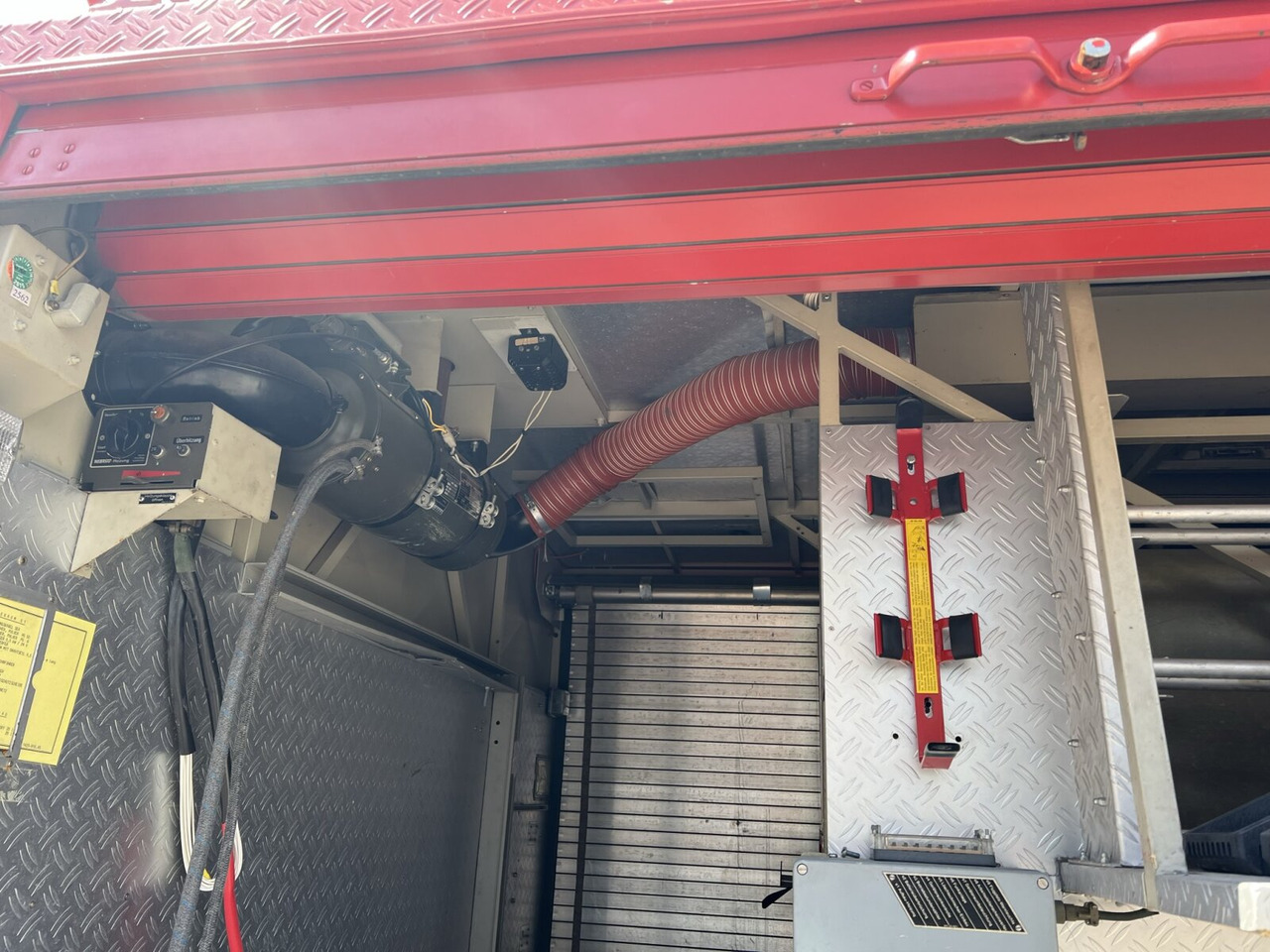 Unimog U 1300 L 435/11 4x4 U 1300 L 435/11 4x4, Bundeswehr-Feuerwehr - Feuerwehrfahrzeug: das Bild 5 Unimog U 1300 L 435/11 4x4 U 1300 L 435/11 4x4, Bundeswehr-Feuerwehr - Feuerwehrfahrzeug: das Bild 5