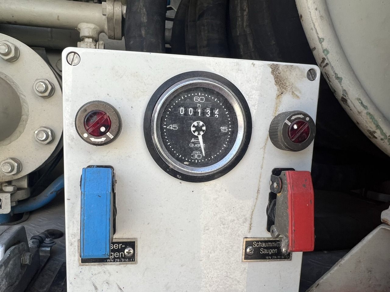 Unimog U 1300 L 435/11 4x4 U 1300 L 435/11 4x4, Bundeswehr-Feuerwehr - Feuerwehrfahrzeug: das Bild 3 Unimog U 1300 L 435/11 4x4 U 1300 L 435/11 4x4, Bundeswehr-Feuerwehr - Feuerwehrfahrzeug: das Bild 3