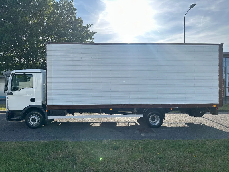 MAN TGL 12.210 MANUAL + 2000 KG LIFT + 2.60 M HIGH BIG BOX + AIRCO + SPRING / SPRING + 3 SEATS - Koffer LKW: das Bild 2 MAN TGL 12.210 MANUAL + 2000 KG LIFT + 2.60 M HIGH BIG BOX + AIRCO + SPRING / SPRING + 3 SEATS - Koffer LKW: das Bild 2