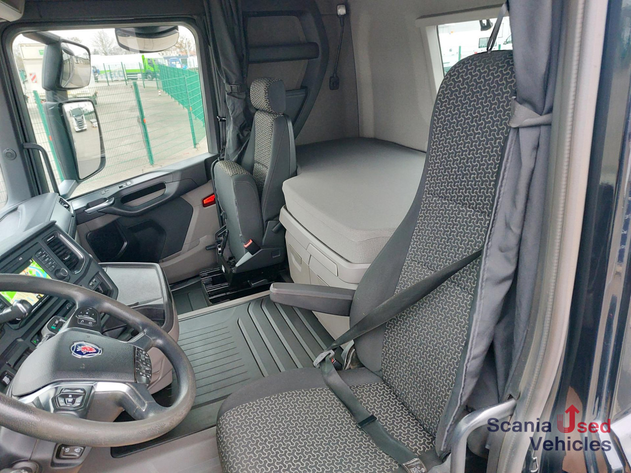 SCANIA R 450 B6x2*4NA Abroller HIAB OPT 20S59 - Abrollkipper: das Bild 2 SCANIA R 450 B6x2*4NA Abroller HIAB OPT 20S59 - Abrollkipper: das Bild 2