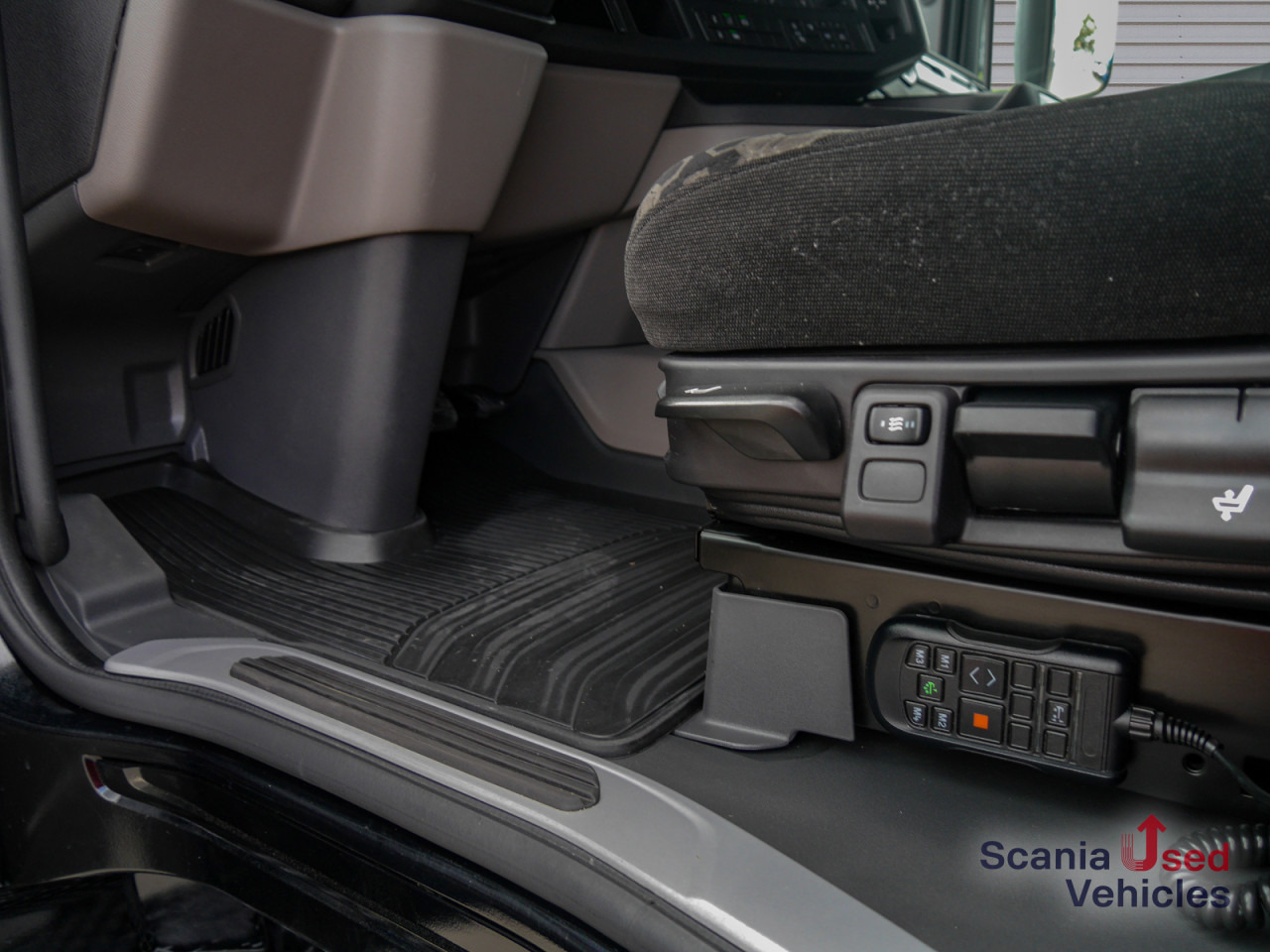 SCANIA R 460 A4x2NA - SUPER - - Sattelzugmaschine: das Bild 4 SCANIA R 460 A4x2NA - SUPER - - Sattelzugmaschine: das Bild 4