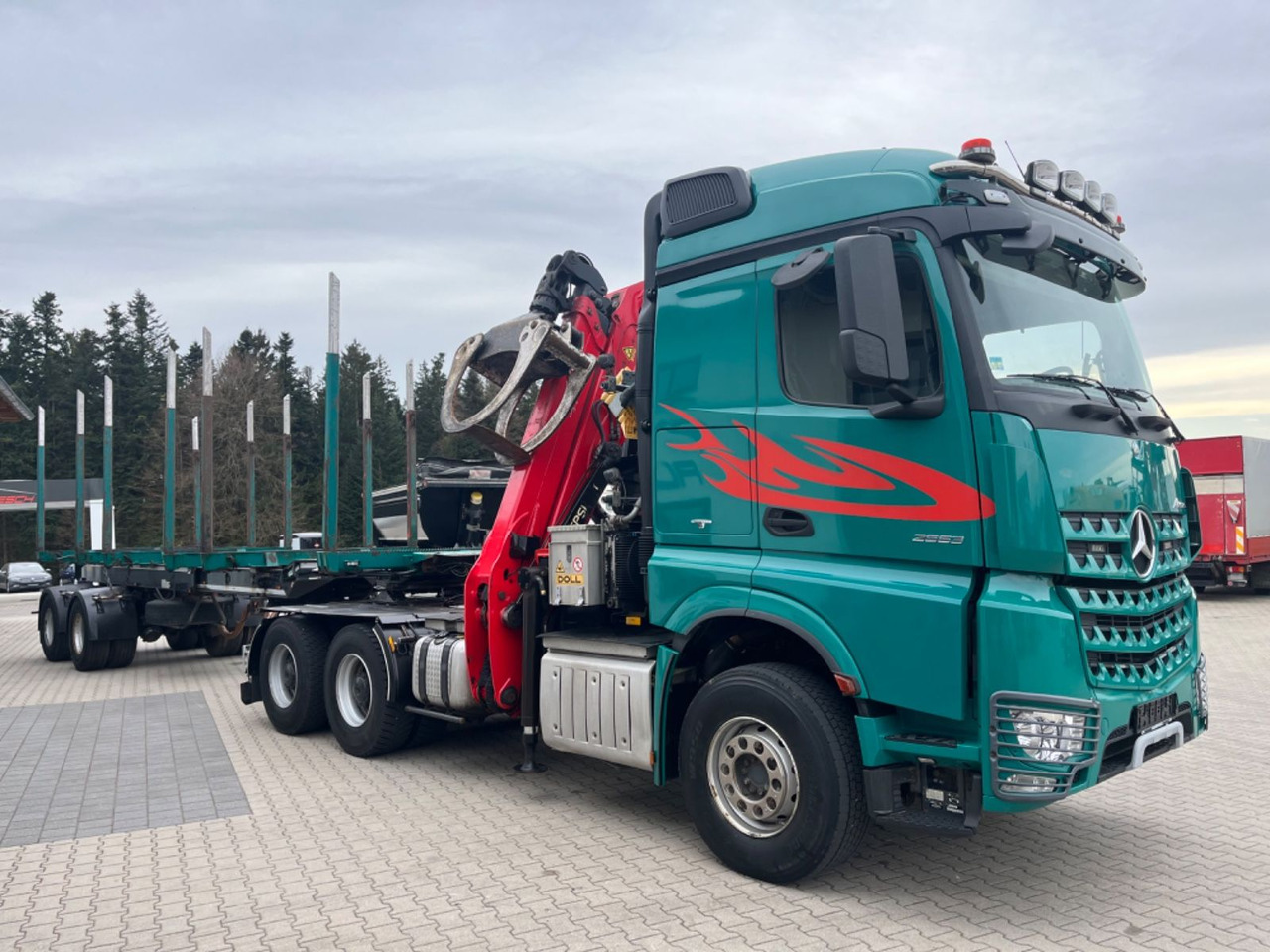 Sattelzugmaschine Mercedes-Benz Arocs 2663 6x4 mit Epsilon S260Z Langholzkran: das Bild 6