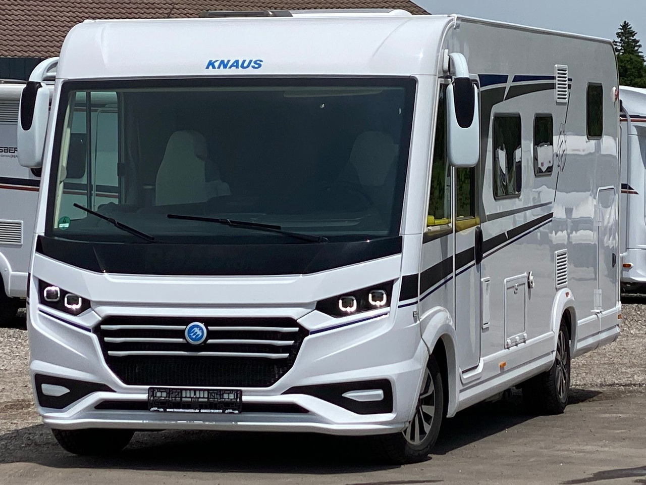 Knaus Live I 700 MEG,Automatik, Längsbetten - Integriertes Wohnmobil: das Bild 2 Knaus Live I 700 MEG,Automatik, Längsbetten - Integriertes Wohnmobil: das Bild 2