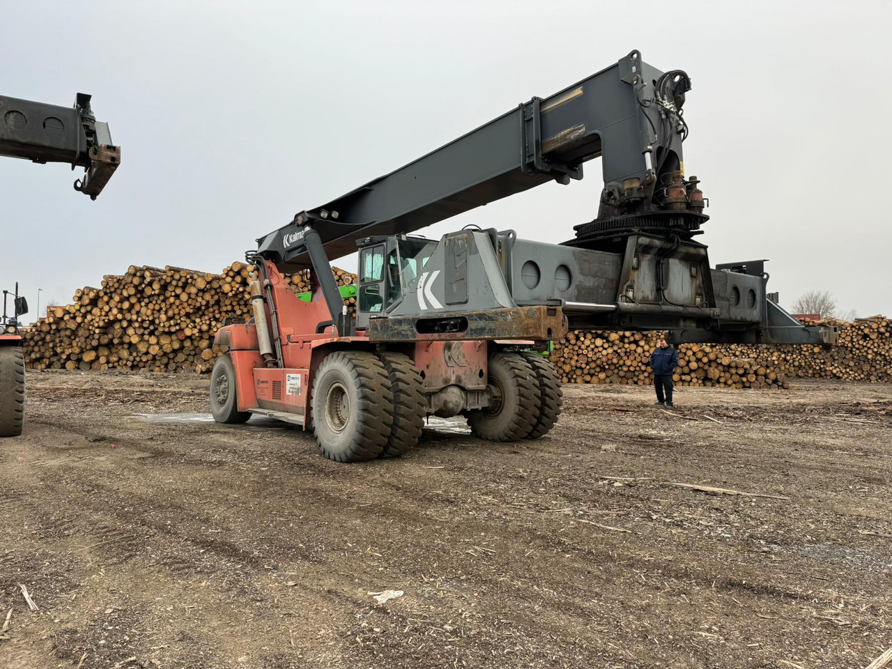 KALMAR DRF420-60S5 BJ: 2007 BStd: 32773h - Containerstapler: das Bild 1 KALMAR DRF420-60S5 BJ: 2007 BStd: 32773h - Containerstapler: das Bild 1