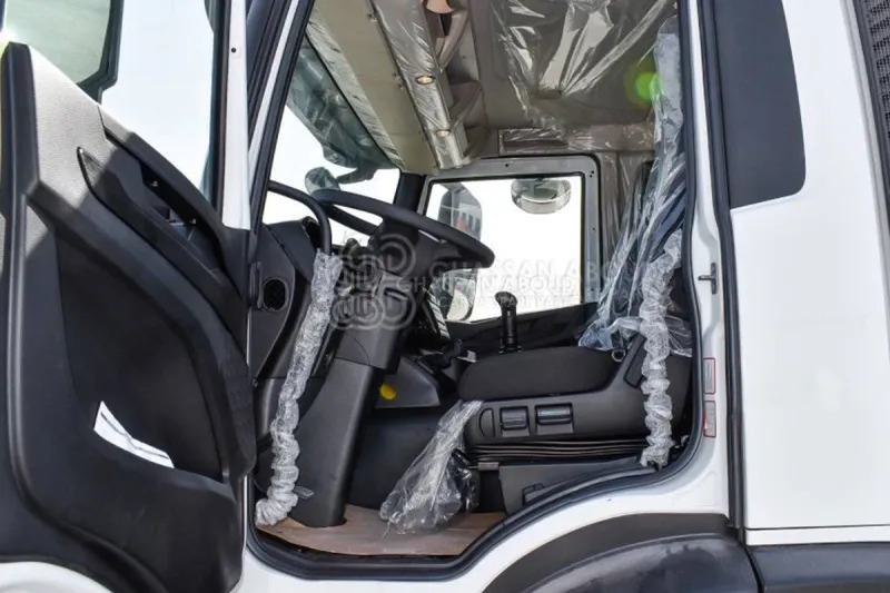 Iveco T-WAY AD380T47H 6x4 R24 Tyres Chassis - Barcelona Stock - Fahrgestell LKW: das Bild 4 Iveco T-WAY AD380T47H 6x4 R24 Tyres Chassis - Barcelona Stock - Fahrgestell LKW: das Bild 4