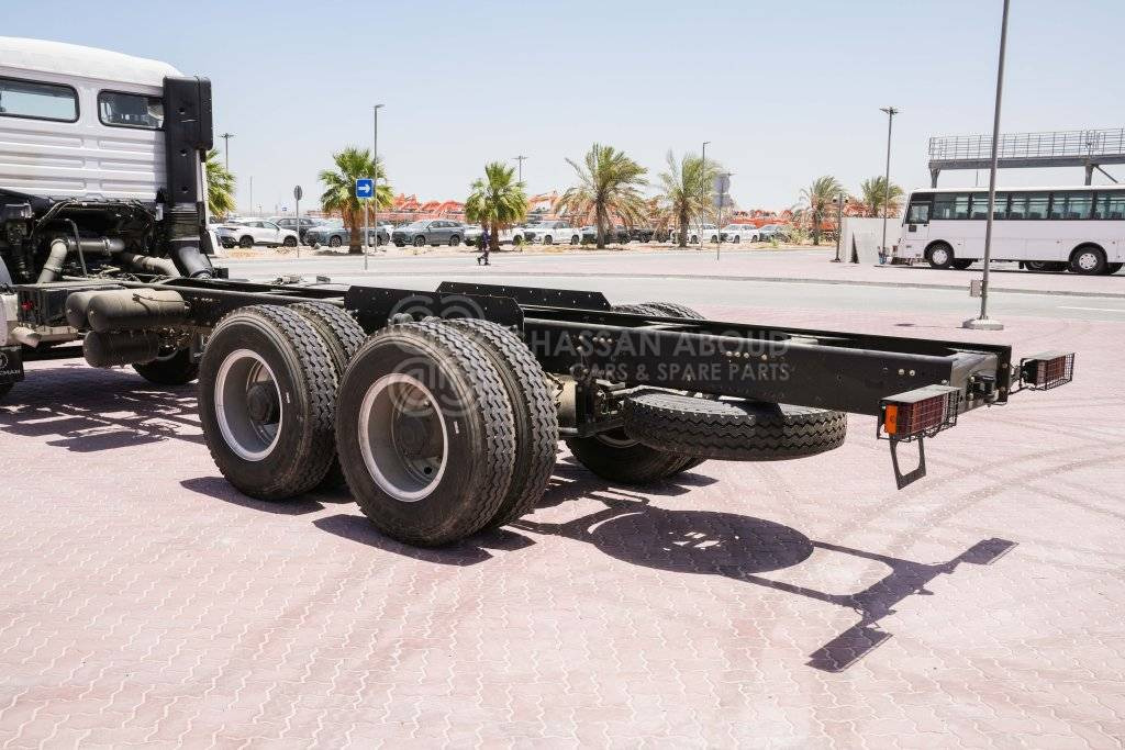 Fahrgestell LKW SHACMAN F3000 6×4 CHASSIS CAB MY25 Rigid Chassis Cab: das Bild 12
