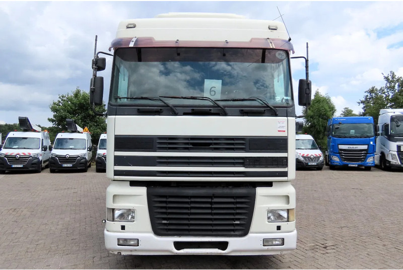 DAF XF 95.430 Manual diesel injection! Manual gearbox! - Plane LKW: das Bild 4 DAF XF 95.430 Manual diesel injection! Manual gearbox! - Plane LKW: das Bild 4