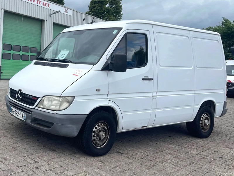 Mercedes-Benz Sprinter 208 3 seats. Very good bus! 100% engine and gearbox! France use - Kastenwagen: das Bild 4 Mercedes-Benz Sprinter 208 3 seats. Very good bus! 100% engine and gearbox! France use - Kastenwagen: das Bild 4