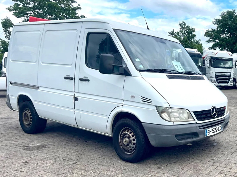 Mercedes-Benz Sprinter 208 3 seats. Very good bus! 100% engine and gearbox! France use - Kastenwagen: das Bild 1 Mercedes-Benz Sprinter 208 3 seats. Very good bus! 100% engine and gearbox! France use - Kastenwagen: das Bild 1