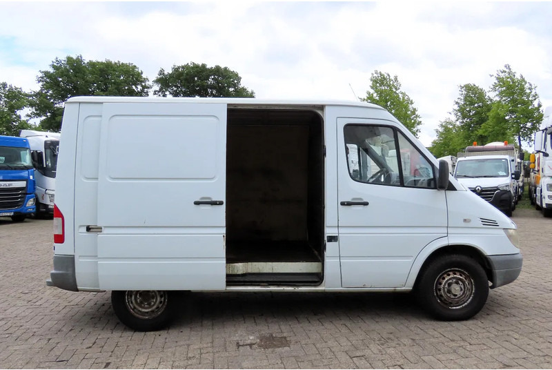 Mercedes-Benz Sprinter 208 3 seats. Very good bus! 100% engine and gearbox! France use - Kastenwagen: das Bild 3 Mercedes-Benz Sprinter 208 3 seats. Very good bus! 100% engine and gearbox! France use - Kastenwagen: das Bild 3