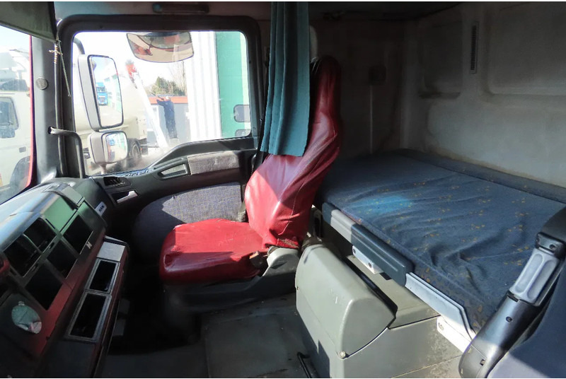Sattelzugmaschine MAN TGA 18.460 Manual injection (euro2), Manual gearbox: das Bild 17