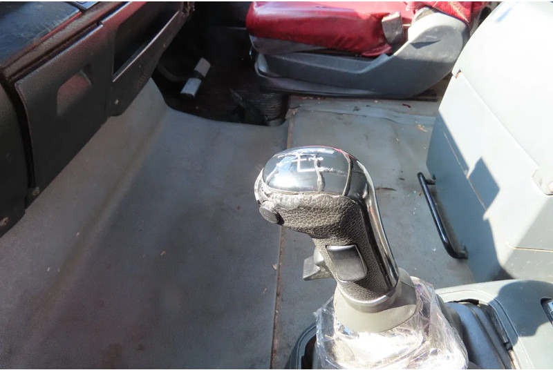 Sattelzugmaschine MAN TGA 18.460 Manual injection (euro2), Manual gearbox: das Bild 19