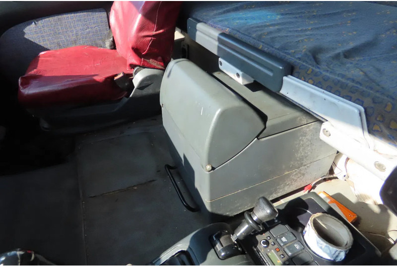 Sattelzugmaschine MAN TGA 18.460 Manual injection (euro2), Manual gearbox: das Bild 18