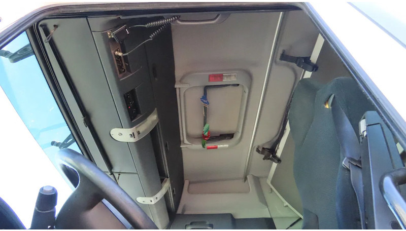 Sattelzugmaschine MAN TGX.18.400 RETARDER, 2X FUEL TANK, FRIGO: das Bild 18 Sattelzugmaschine MAN TGX.18.400 RETARDER, 2X FUEL TANK, FRIGO: das Bild 18