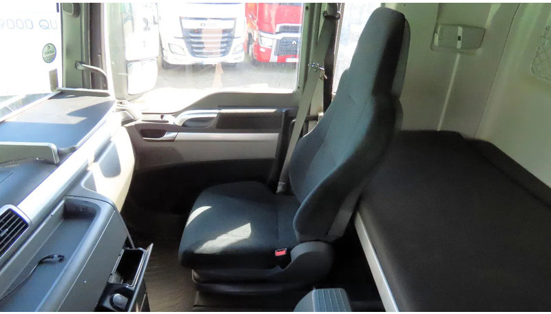 Sattelzugmaschine MAN TGX.18.400 RETARDER, 2X FUEL TANK, FRIGO: das Bild 17 Sattelzugmaschine MAN TGX.18.400 RETARDER, 2X FUEL TANK, FRIGO: das Bild 17
