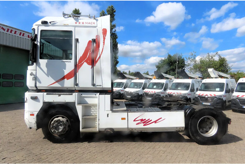 Renault Magnum 440 Mack! Manual gearbox. Royal truck - Sattelzugmaschine: das Bild 4 Renault Magnum 440 Mack! Manual gearbox. Royal truck - Sattelzugmaschine: das Bild 4
