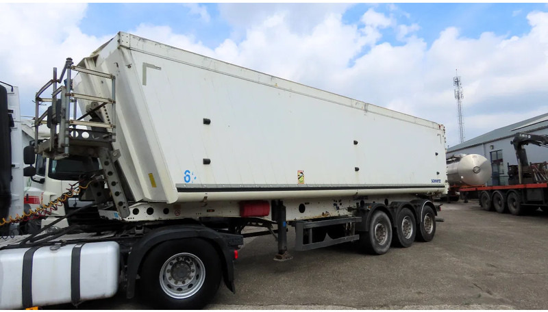 Schmitz Cargobull 50m3, 6510kg, Liftaxel - Kipper Auflieger: das Bild 1 Schmitz Cargobull 50m3, 6510kg, Liftaxel - Kipper Auflieger: das Bild 1