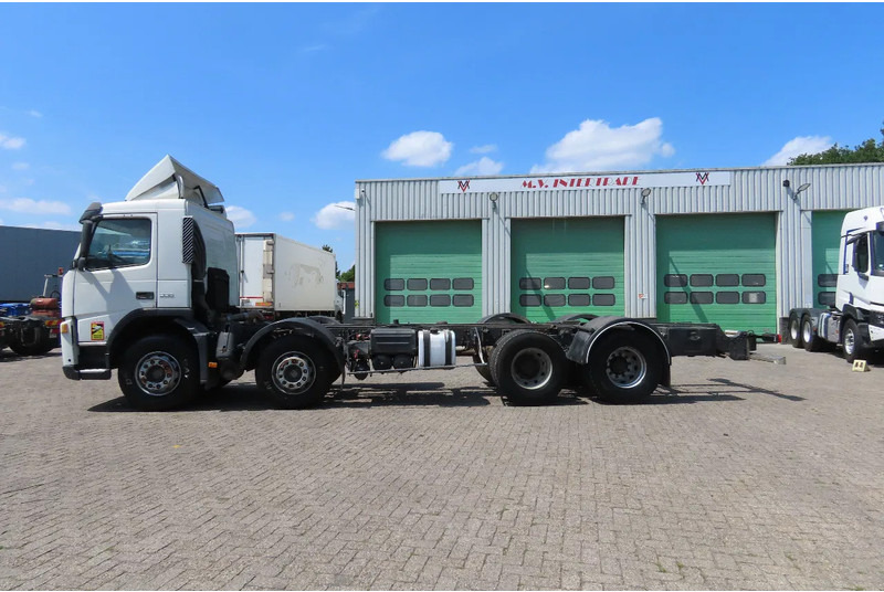 Volvo FM 12.380 8x4 FULL SPRING. 100% condition! - Fahrgestell LKW: das Bild 2 Volvo FM 12.380 8x4 FULL SPRING. 100% condition! - Fahrgestell LKW: das Bild 2