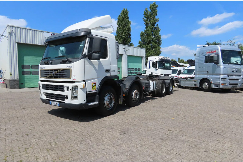 Fahrgestell LKW Volvo FM 12.380 8x4 FULL SPRING. 100% condition!: das Bild 1