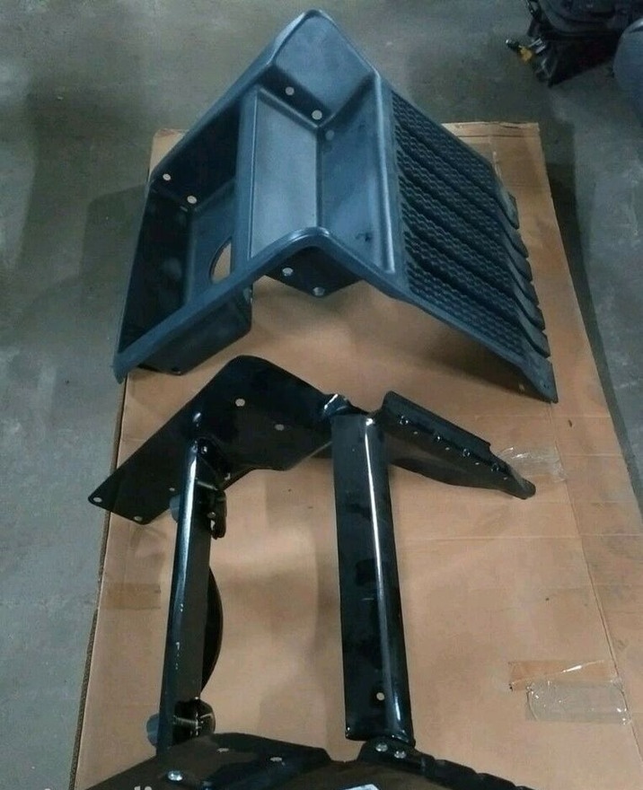 Scania COVER REPAIR KIT STEPS+SIDE BRACKETS+PLASTIC COVER Scania R, CR/CP - Batterie für LKW: das Bild 3 Scania COVER REPAIR KIT STEPS+SIDE BRACKETS+PLASTIC COVER Scania R, CR/CP - Batterie für LKW: das Bild 3