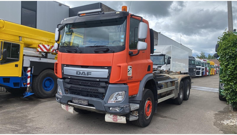 DAF CF 440 6X4 HOOKLIFT 20T - MANUAL GEARBOX - 315.000km - EURO 6 - BE TRUCK - Abrollkipper: das Bild 2 DAF CF 440 6X4 HOOKLIFT 20T - MANUAL GEARBOX - 315.000km - EURO 6 - BE TRUCK - Abrollkipper: das Bild 2