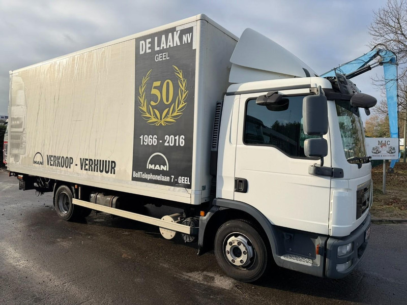 MAN TGL 8.180 4x2 BL COSED BOX / BAKWAGEN / CAISSE FERMEE - *184.000km* - 3 SEATER - EURO 5 - AIR SUSPENSION - BOX 6m00 x 2m49 x 2m38 - BE TRUCK - Koffer LKW: das Bild 1 MAN TGL 8.180 4x2 BL COSED BOX / BAKWAGEN / CAISSE FERMEE - *184.000km* - 3 SEATER - EURO 5 - AIR SUSPENSION - BOX 6m00 x 2m49 x 2m38 - BE TRUCK - Koffer LKW: das Bild 1