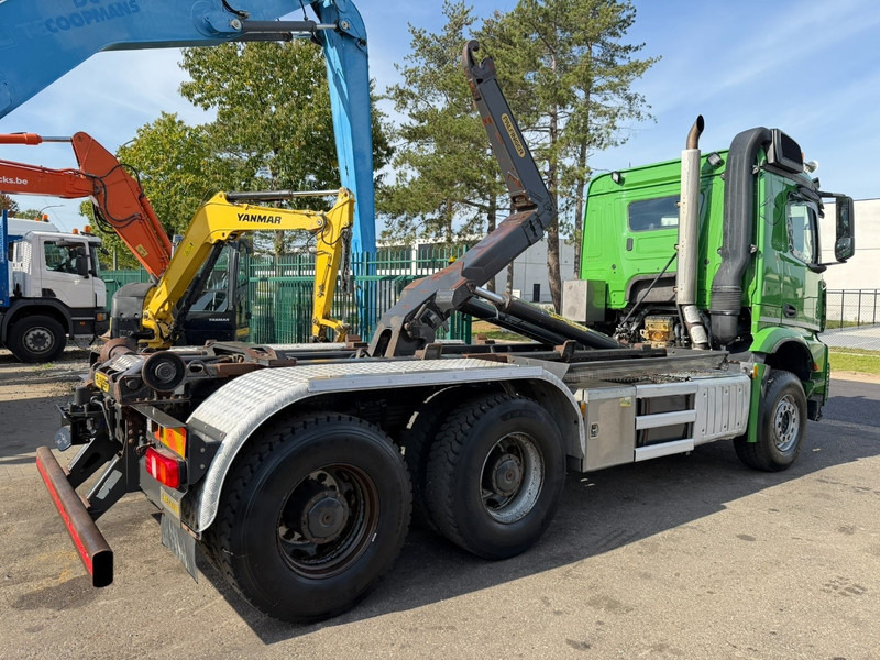 Mercedes-Benz AROCS 2845 6x4 HOOKLIFT - RETARDER - *277.000km* - EURO 6 - STEEL SPRING / BIG AXLES HUB REDUCTION - BE TRUCK - ENGINE PROBLEM - Abrollkipper: das Bild 5 Mercedes-Benz AROCS 2845 6x4 HOOKLIFT - RETARDER - *277.000km* - EURO 6 - STEEL SPRING / BIG AXLES HUB REDUCTION - BE TRUCK - ENGINE PROBLEM - Abrollkipper: das Bild 5