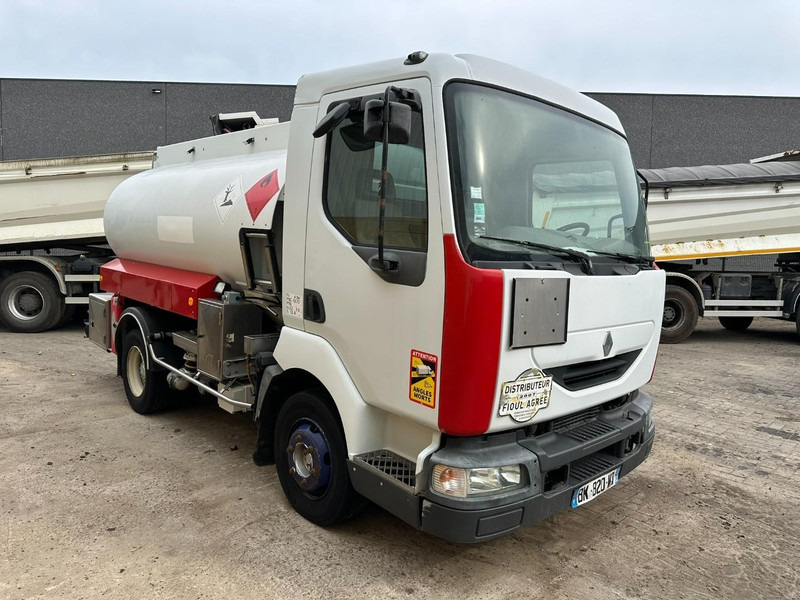 Renault MIDLUM 150 FUEL TANKER / CITERNE MAZOUT - 6500L - 3 COMPARTIMENTS - *ENGINE PROBLEM* - Tankwagen: das Bild 2 Renault MIDLUM 150 FUEL TANKER / CITERNE MAZOUT - 6500L - 3 COMPARTIMENTS - *ENGINE PROBLEM* - Tankwagen: das Bild 2