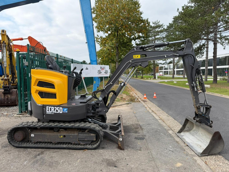 Volvo ECR25D 1159 UREN - SLOOP + SORTEERFUNCTIE - EXTRA HYDR. LEIDINGEN - HYDR SNELWISSEL - CE - BE MACHINE - Minibagger: das Bild 3 Volvo ECR25D 1159 UREN - SLOOP + SORTEERFUNCTIE - EXTRA HYDR. LEIDINGEN - HYDR SNELWISSEL - CE - BE MACHINE - Minibagger: das Bild 3