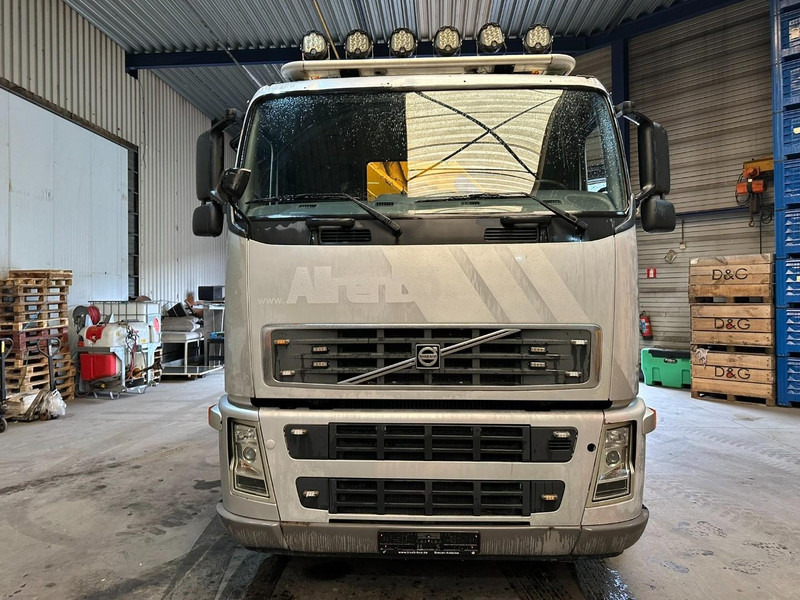 Volvo FH12-420 8x4 HOOKLIFT AJK + CRANE EFFER 250 - 3S - RADIO - TRIDEM LIFT + STEERING AXLE - I SHIFT - BE TRUCK - Abrollkipper, Autokran: das Bild 2 Volvo FH12-420 8x4 HOOKLIFT AJK + CRANE EFFER 250 - 3S - RADIO - TRIDEM LIFT + STEERING AXLE - I SHIFT - BE TRUCK - Abrollkipper, Autokran: das Bild 2