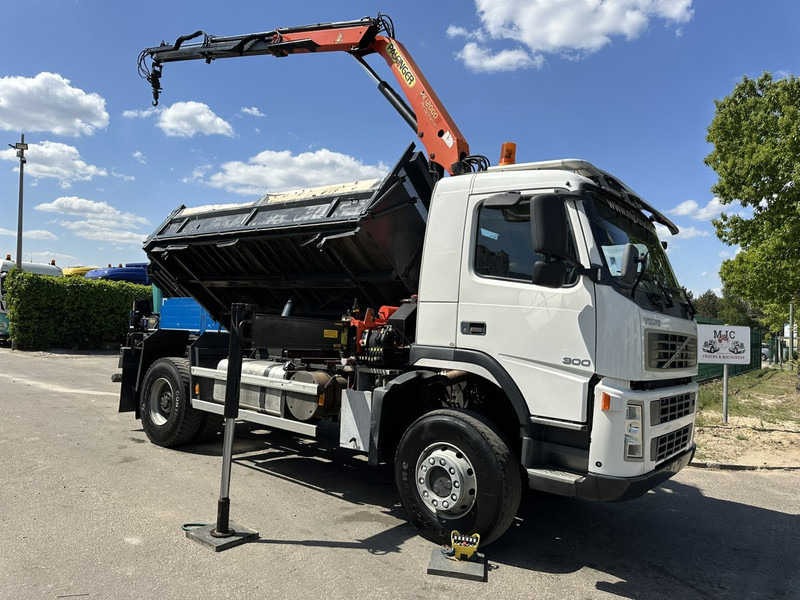 Volvo FM 300 4x4 TIPPER + CRANE PALFINGER PK 12000 - *339.000km* - MANUAL - STEEL SPRING / BIG AXLES - EURO 3 - TÜV 15/10/2025 - Kipper, Autokran: das Bild 4 Volvo FM 300 4x4 TIPPER + CRANE PALFINGER PK 12000 - *339.000km* - MANUAL - STEEL SPRING / BIG AXLES - EURO 3 - TÜV 15/10/2025 - Kipper, Autokran: das Bild 4