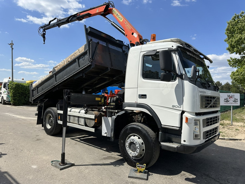 Volvo FM 300 4x4 TIPPER + CRANE PALFINGER PK 12000 - *339.000km* - MANUAL - STEEL SPRING / BIG AXLES - EURO 3 - TÜV 15/10/2025 - Kipper, Autokran: das Bild 1 Volvo FM 300 4x4 TIPPER + CRANE PALFINGER PK 12000 - *339.000km* - MANUAL - STEEL SPRING / BIG AXLES - EURO 3 - TÜV 15/10/2025 - Kipper, Autokran: das Bild 1